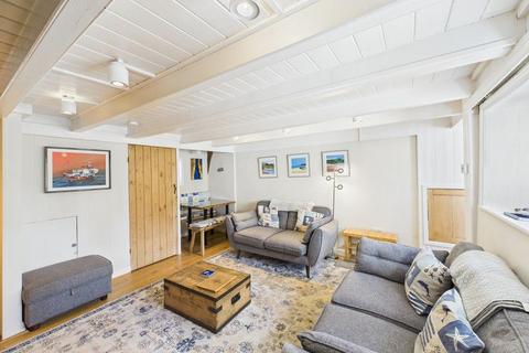 2 bedroom cottage for sale, East Row, Whitby YO21