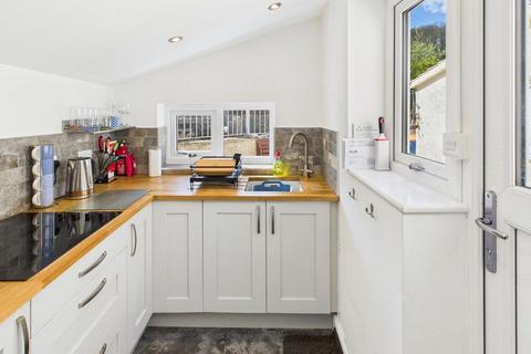 2 bedroom cottage for sale, East Row, Whitby YO21