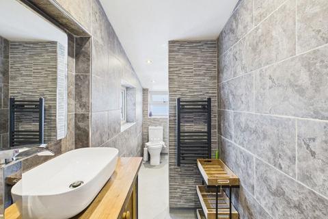 2 bedroom cottage for sale, East Row, Whitby YO21