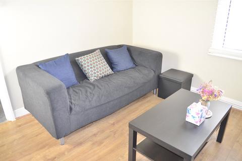 1 bedroom maisonette to rent, Sorrento Road, Sutton SM1