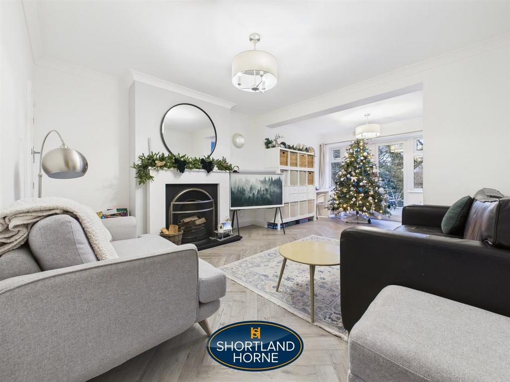 CAM04377 G0-PR0055-STILL005.jpg