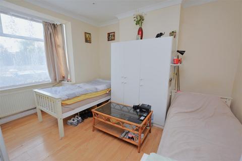 2 bedroom end of terrace house for sale, Carter Road, London, SW19