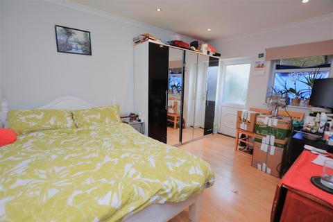 2 bedroom end of terrace house for sale, Carter Road, London, SW19