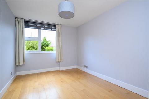 undefined, Queens Road, Weybridge, KT13