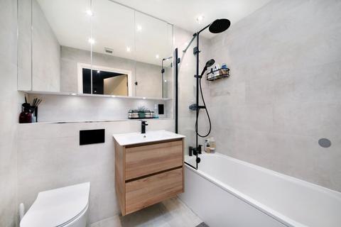 undefined, Admiral House, 19 St. George Wharf, London