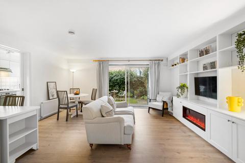 2 bedroom flat for sale, Paveley Drive, London