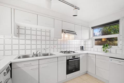 2 bedroom flat for sale, Paveley Drive, London