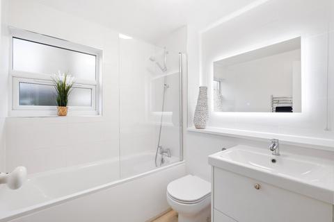 2 bedroom flat for sale, Paveley Drive, London
