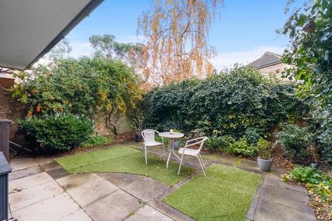 2 bedroom flat for sale, Paveley Drive, London