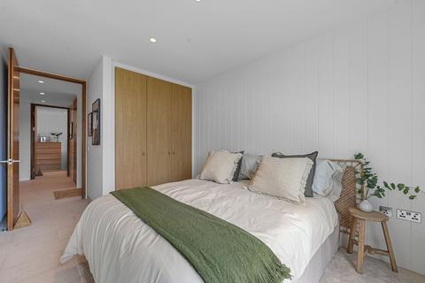 3 bedroom flat to rent, Oval Road, Camden, London