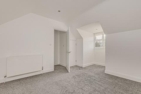 3 bedroom terraced house to rent, Pownall Road, Hounslow