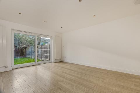 3 bedroom terraced house to rent, Pownall Road, Hounslow