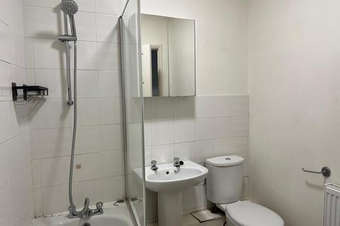 undefined, Central Road, Worcester Park KT4