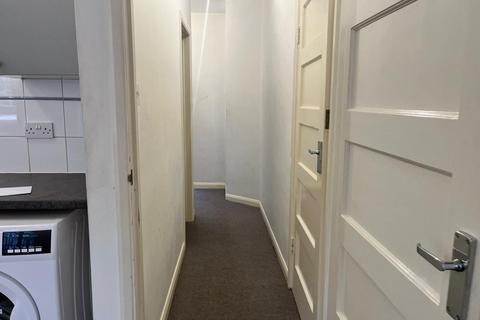 undefined, Central Road, Worcester Park KT4