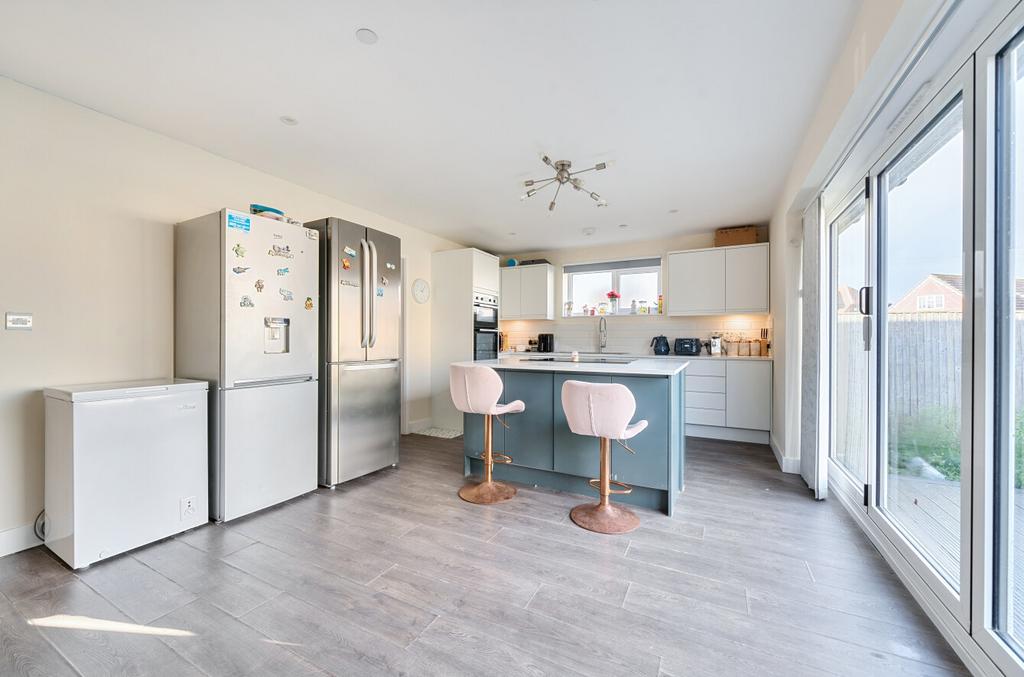 1389029-3-693abfd...