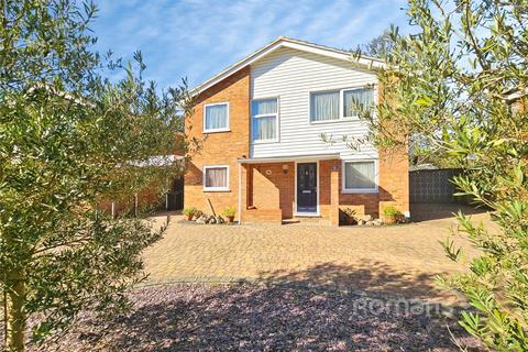 4 bedroom detached house for sale, Fir Tree Way, Fleet, Hampshire