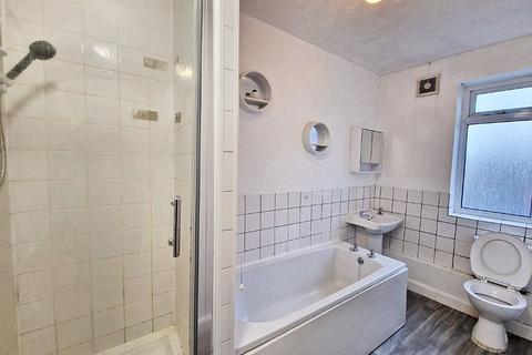 2 bedroom terraced house to rent, Chadderton, Oldham OL9