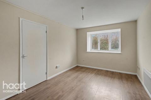 undefined, Stirling Close, RAINHAM