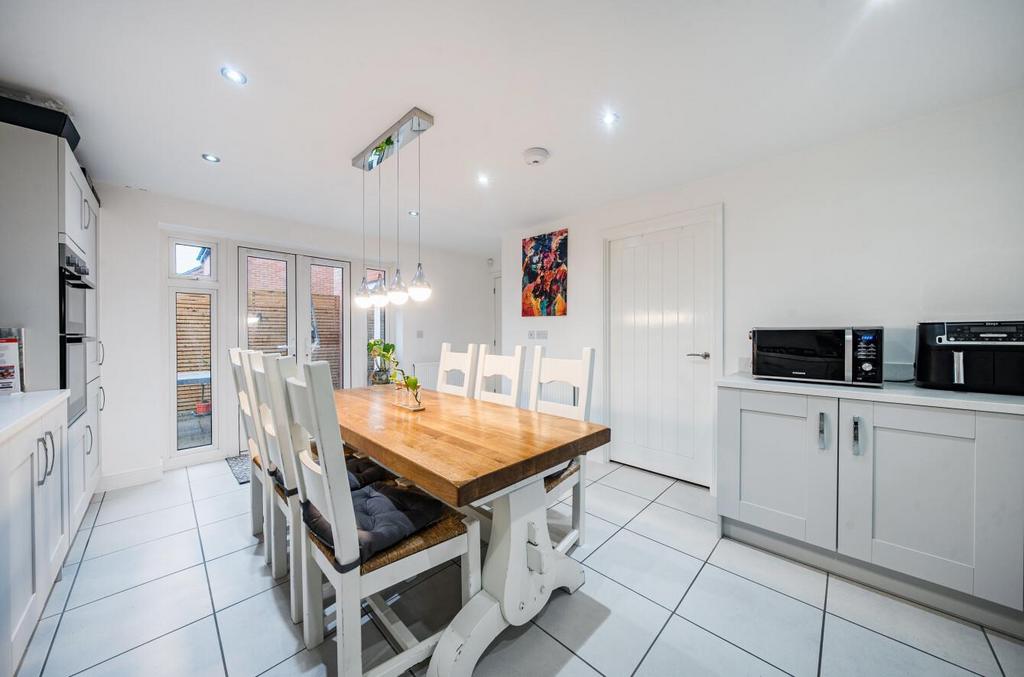 Dining kitchen