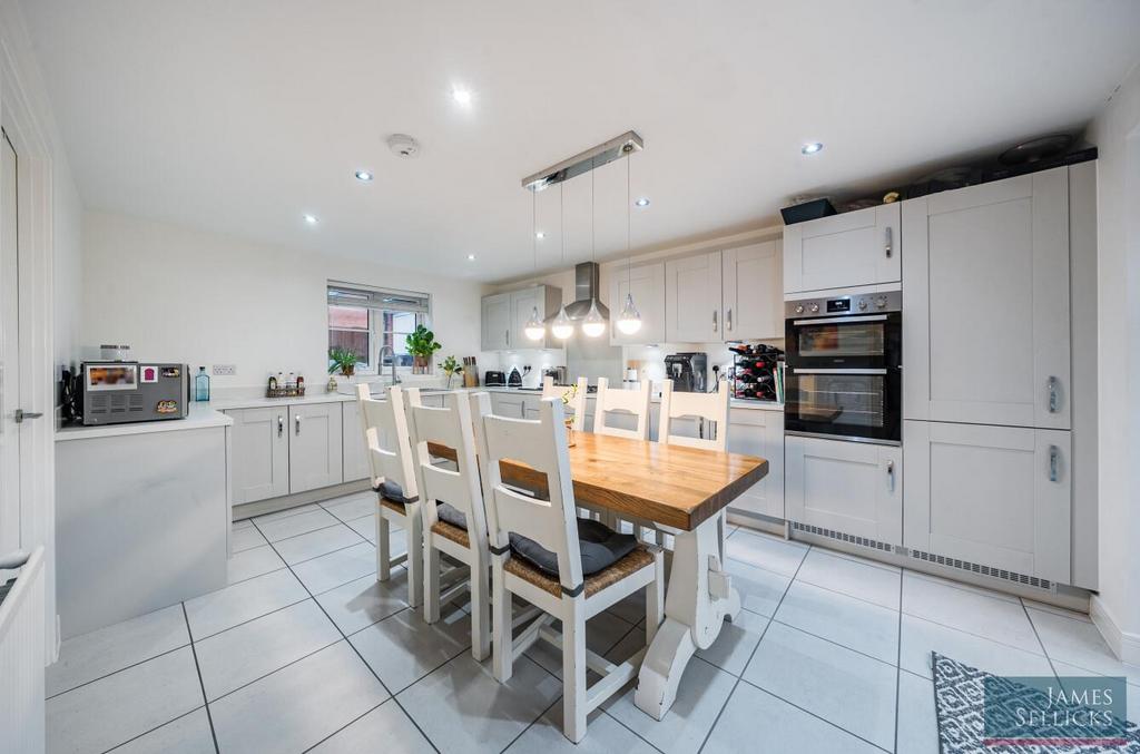 Dining kitchen