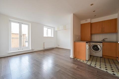1 bedroom flat for sale, Kingsbridge Court, Dockers Tanner Road, London, E14