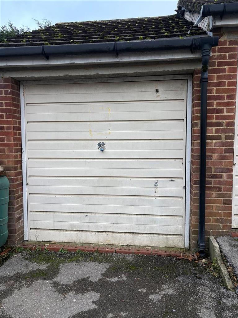 Garage 1.jpg