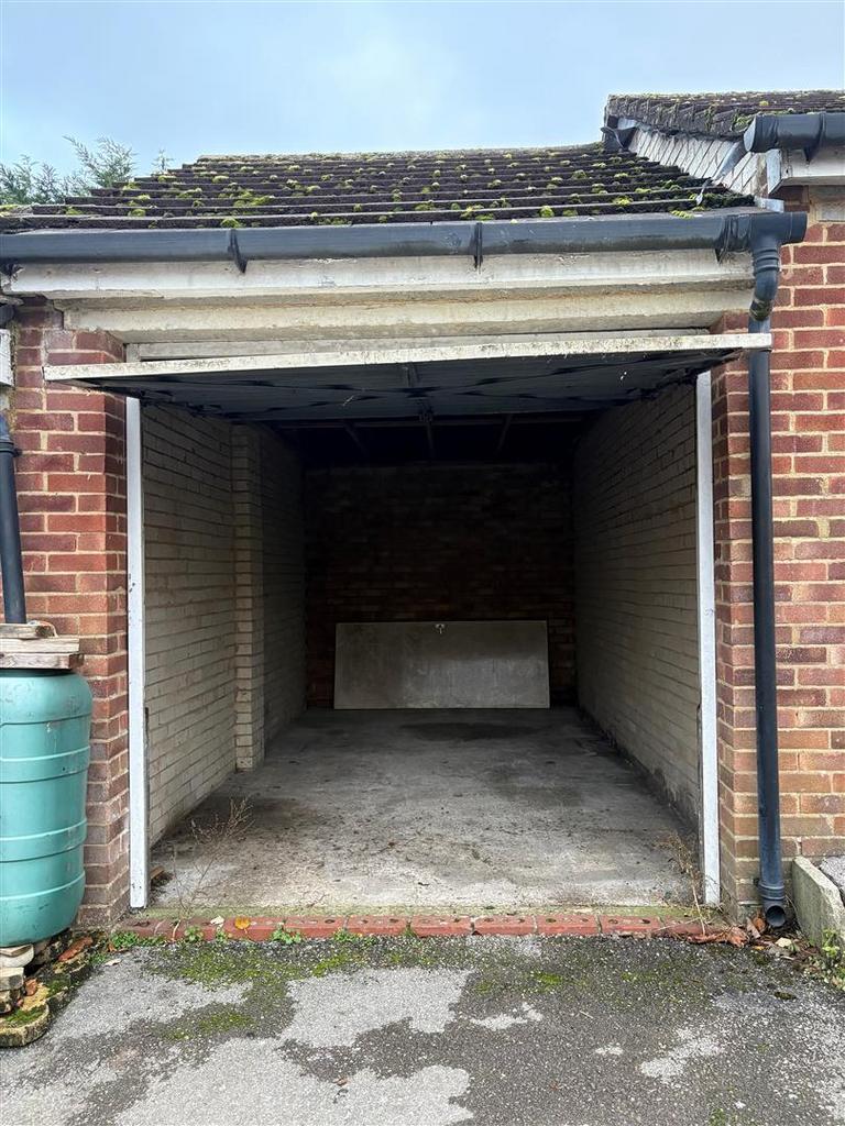 Garage 2.jpg