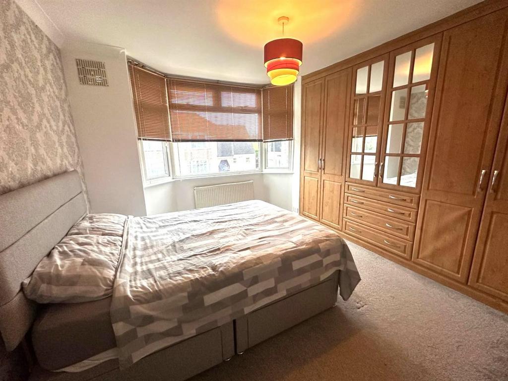 Bedroom 1.jpg