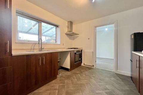 3 bedroom semi-detached house to rent, Myrtle Avenue, Long Eaton, NG10