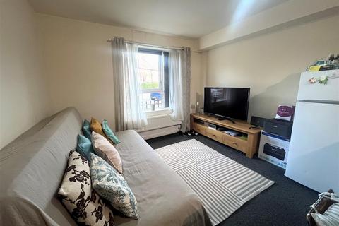 1 bedroom flat to rent, 1 -3 Gammons Lane, Watford WD24