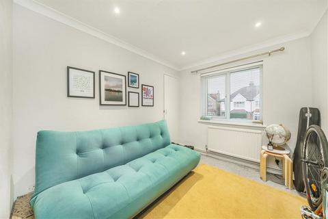 2 bedroom flat to rent, Anlaby Road, Teddington TW11