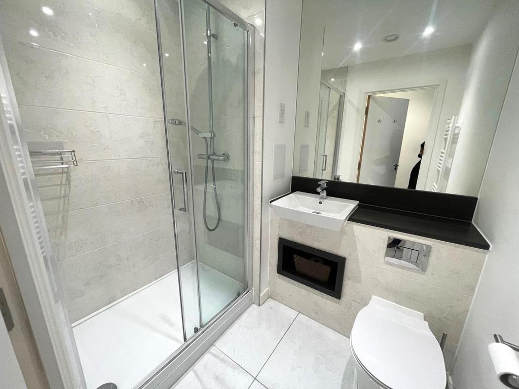 EN-SUITE SHOWER ROOM.jpg