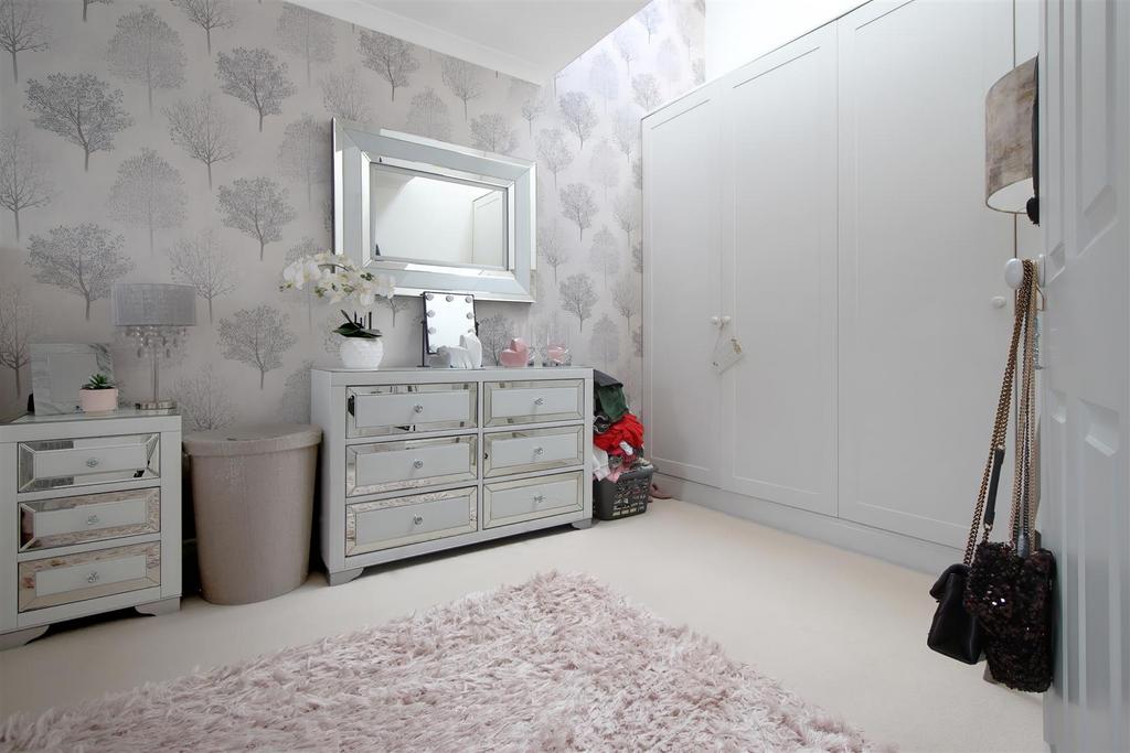 Bedroom 1b.jpg