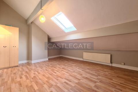 3 bedroom flat to rent, Crescent Road, Birkby, Huddersfield, West Yorkshire, HD2 2TF