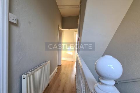 3 bedroom flat to rent, Crescent Road, Birkby, Huddersfield, West Yorkshire, HD2 2TF