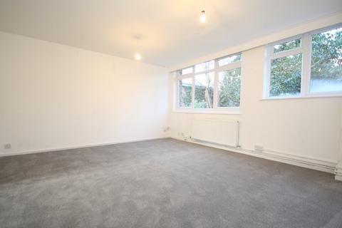 2 bedroom flat for sale, Woking GU22