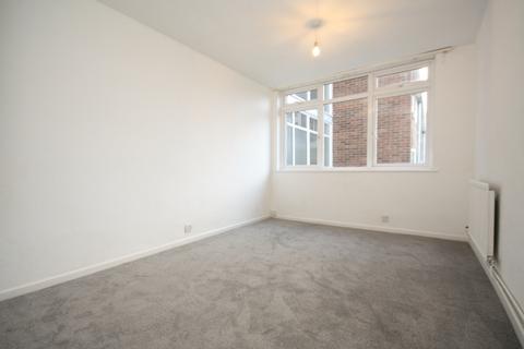 2 bedroom flat for sale, Woking GU22