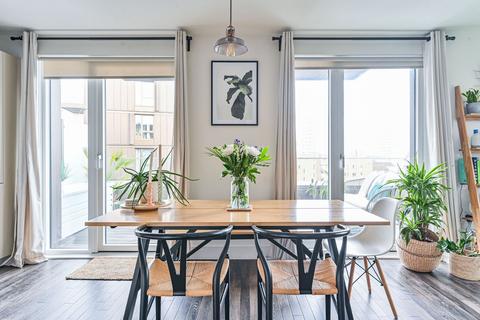 3 bedroom flat for sale, Moulding Lane, New Cross, London, SE14