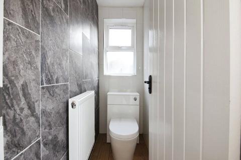 5 bedroom terraced house to rent, Adelaide Road, E10