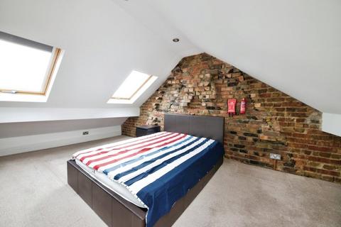5 bedroom terraced house to rent, Adelaide Road, E10