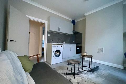 2 bedroom flat to rent, Harley Road, London NW10