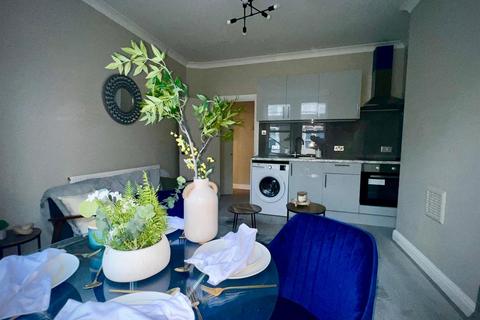 2 bedroom flat to rent, Harley Road, London NW10