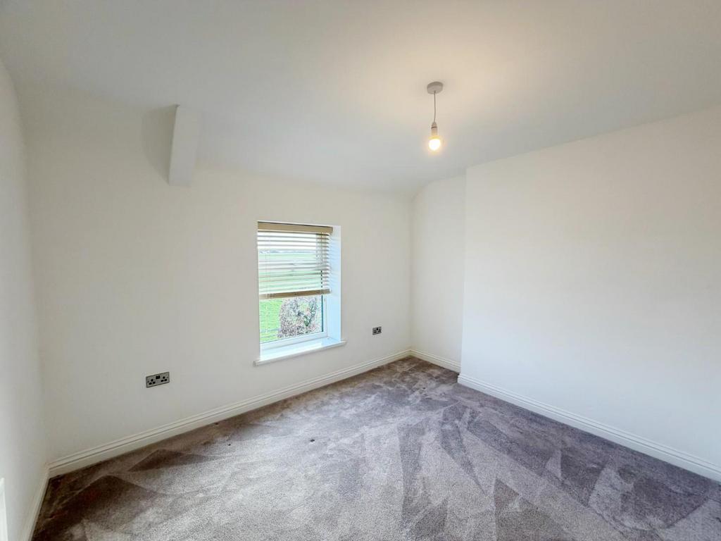 Bedroom 2 Pic 1.jpg