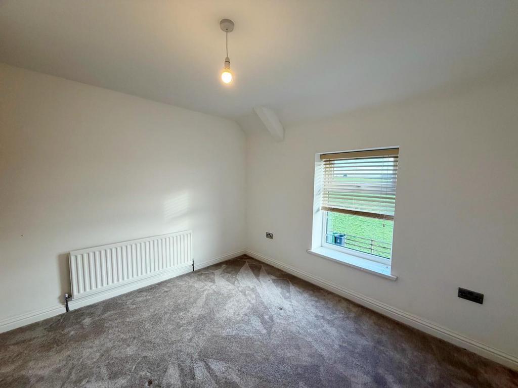 Bedroom 2 Pic 3.jpg