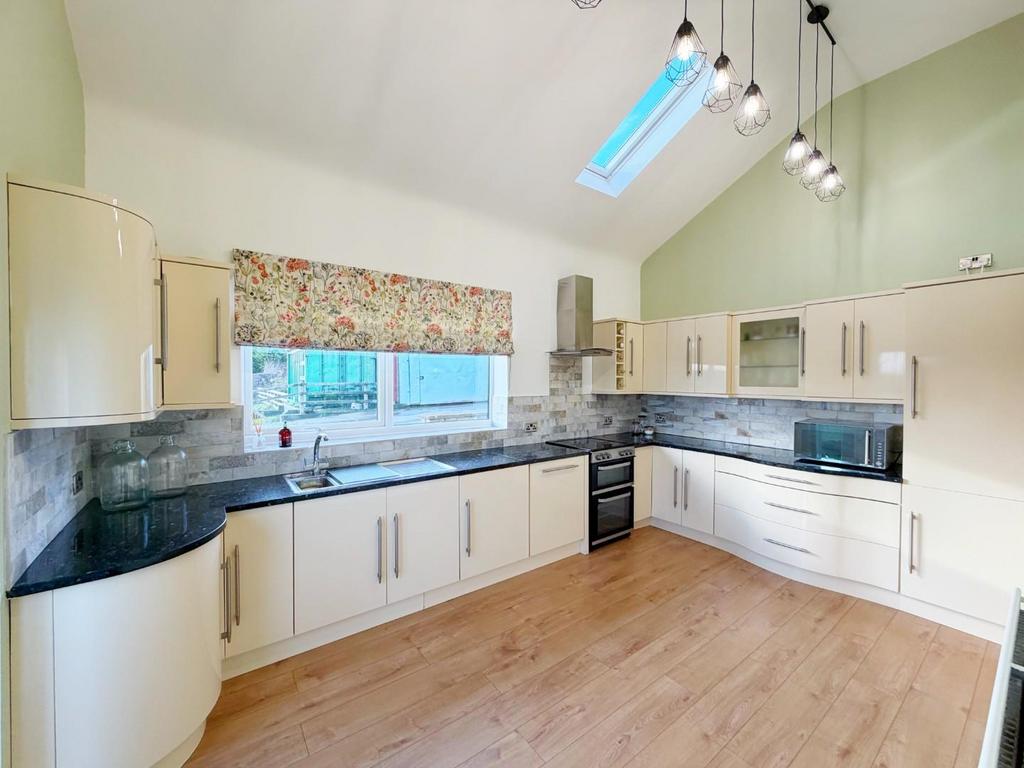 Kitchen 3.jpg