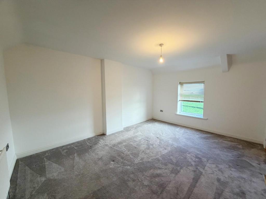 Bedroom 1 Pic 1.jpg