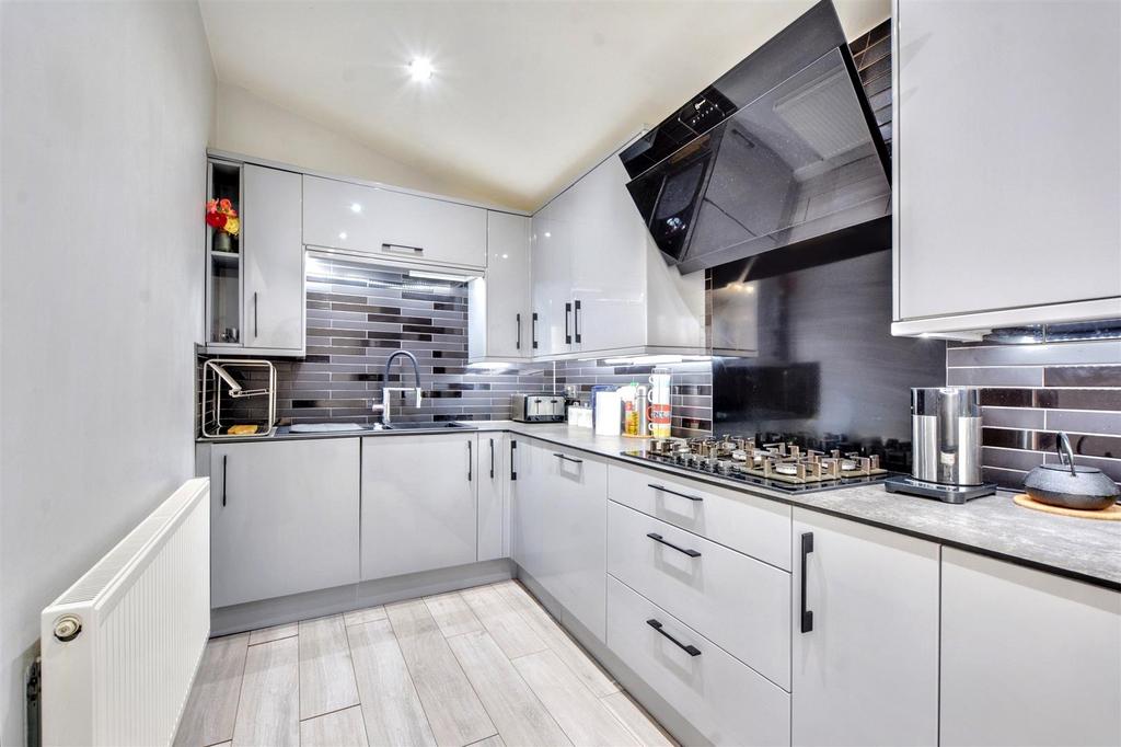Kitchen 2.jpeg