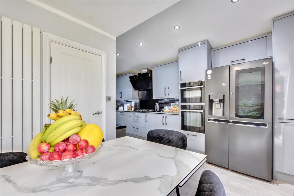 Kitchen 1.jpeg
