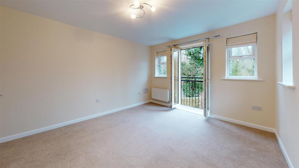 Riverside-Walk-Unfurnished.jpg