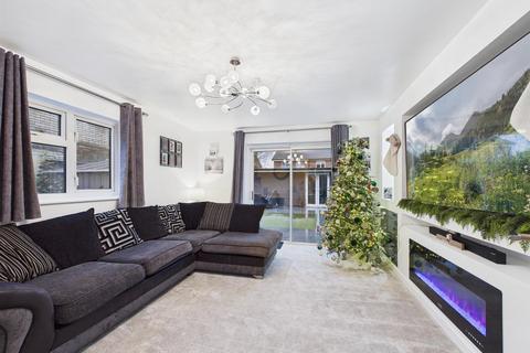 2 bedroom semi-detached house for sale, Dicks Way, Aylesbury HP19